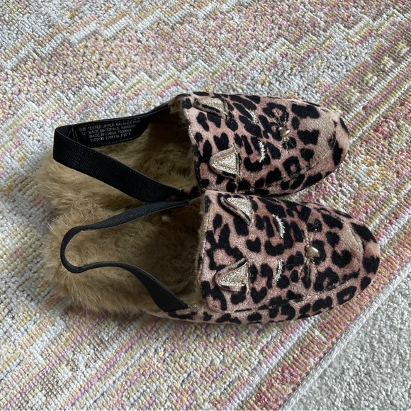 The Children’s Place Cat Velvet Leopard Print
Slingback Faux Fur Loafer. Size 12 - Picture 9 of 15
